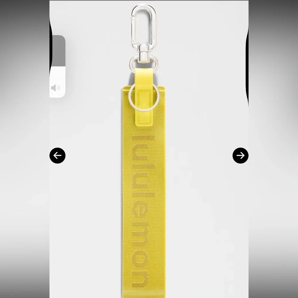 Lululemon Never Lost Keychain Daisy NWT